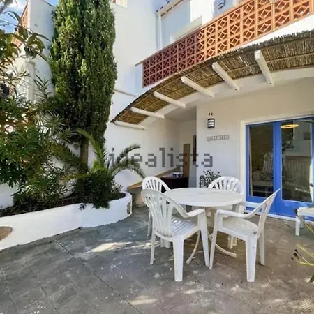 Cozy House With Sea Views, Terrace And Swimming Pool Roses