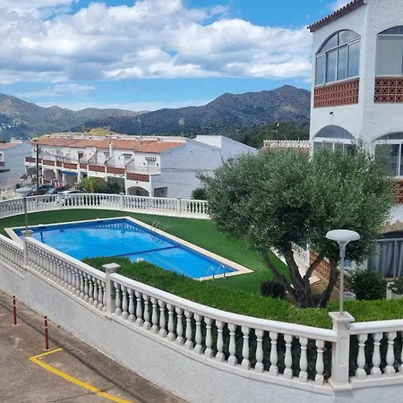 Cozy House With Sea Views, Terrace And Swimming Pool